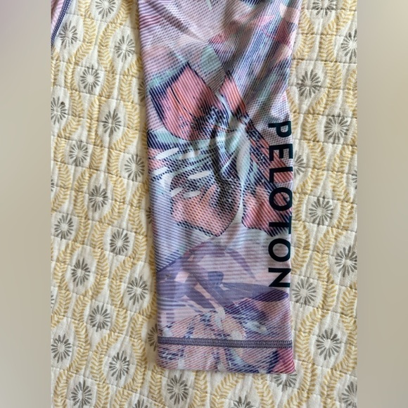 Peloton XS Pink/Purple Capri Leggings - Picture 5 of 8